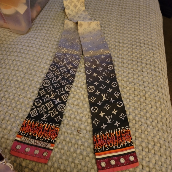 Louis Vuitton Handbags - Louis Vuitton Twilly 100% SILK